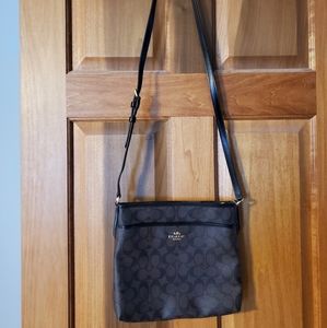 COACH Medium Messenger Crossbody Bag